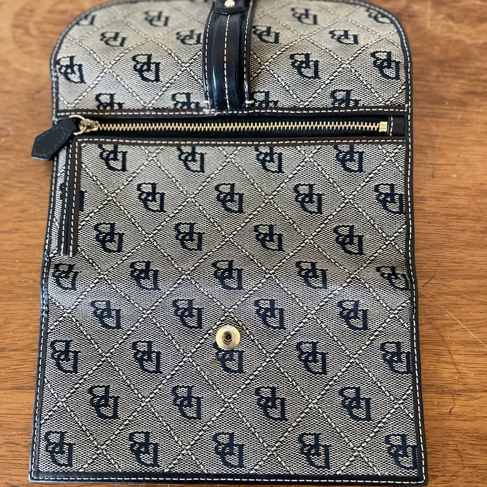 Dooney Bourke